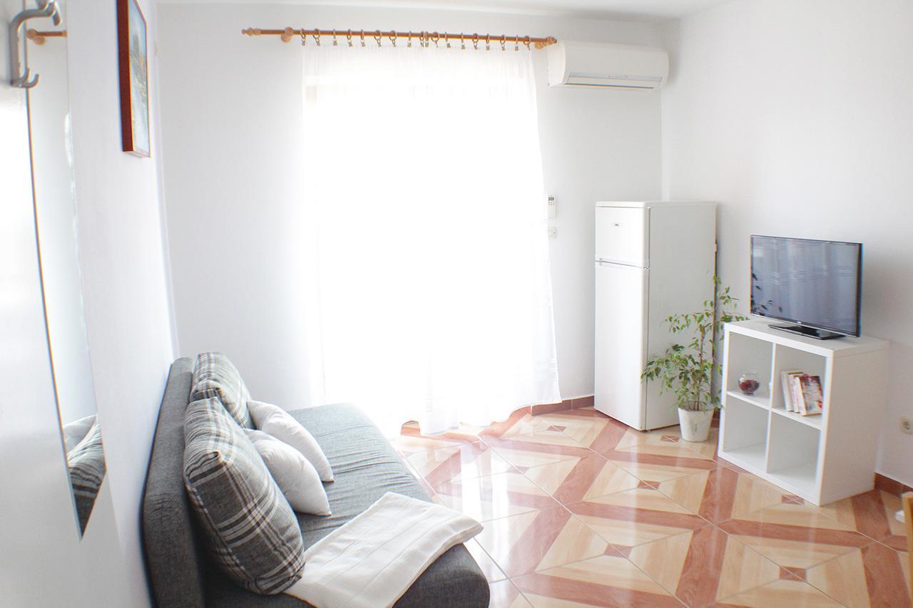 Apartmani Adrijan Krk Krk Town Exterior photo