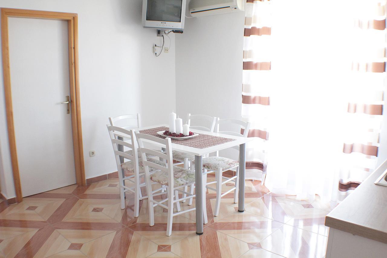 Apartmani Adrijan Krk Krk Town Exterior photo